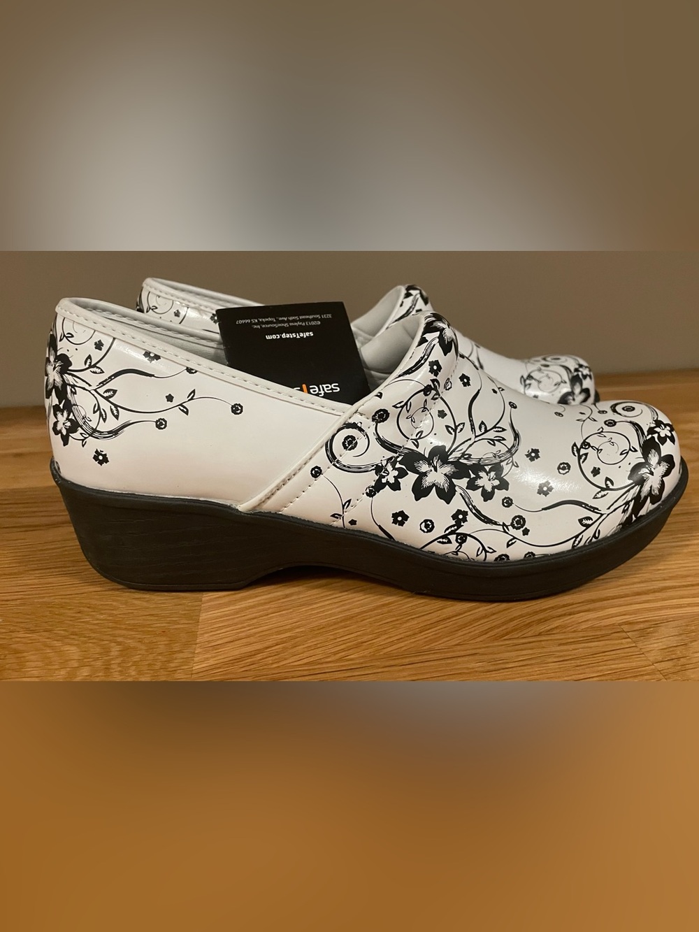 NWOT SafeTstep White Floral Slip-On Clog